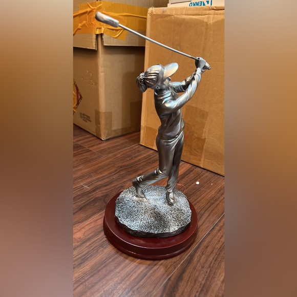 New Female Golfer Statue - Picture 3 of 3